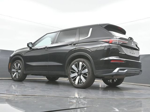 Used 2025 Mitsubishi Outlander SE FWD image 37