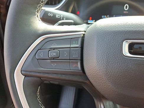 Certified 2025 Jeep Grand Cherokee L Altitude AWD/4WD image 9