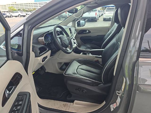 Used 2023 Chrysler Pacifica Limited FWD image 3
