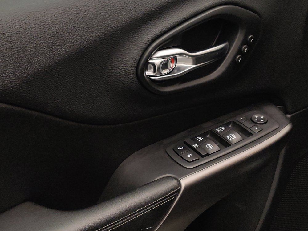 Used 2020 Jeep Cherokee Limited AWD/4WD image 27
