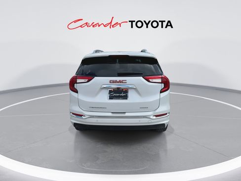 Used 2022 GMC Terrain Denali w/ Denali Premium Package AWD/4WD image 7