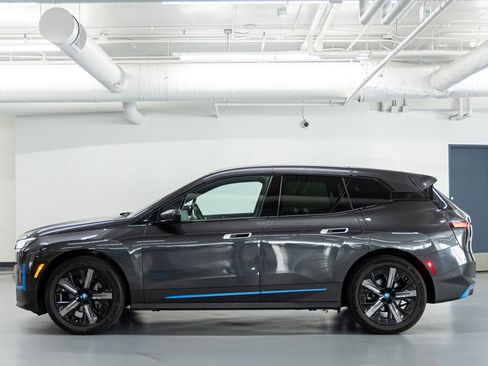 Used 2024 BMW iX xDrive50 w/ Convenience Package AWD/4WD image 2