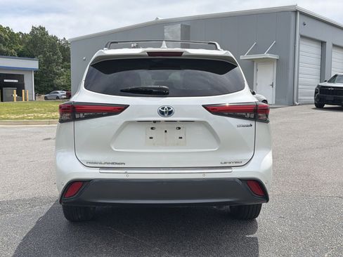 Used 2021 Toyota Highlander Limited FWD image 11