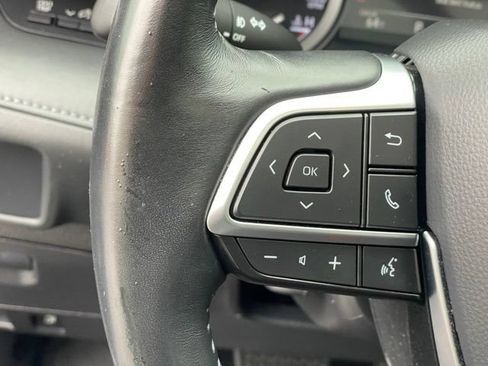 Used 2021 Toyota Highlander XLE AWD/4WD image 16