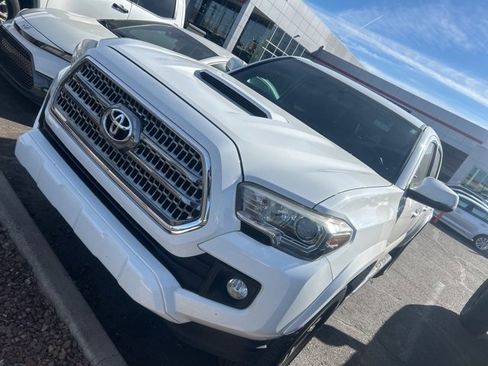 Used 2016 Toyota Tacoma TRD Sport image 2