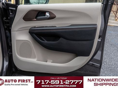 Used 2017 Chrysler Pacifica Touring-L w/ Tire & Wheel Group image 18