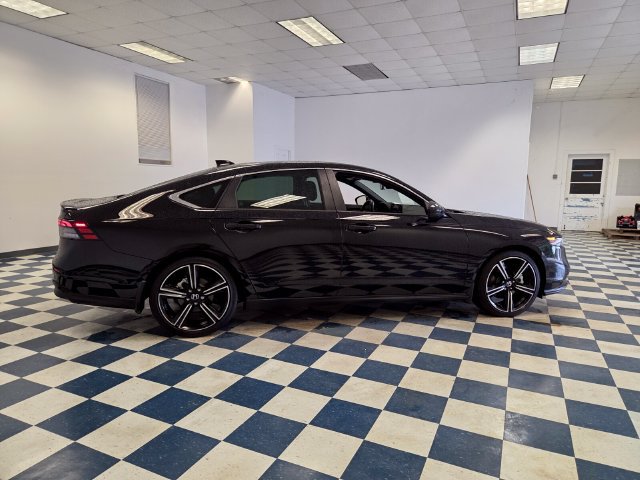 Used 2025 Honda Accord Sport image 9