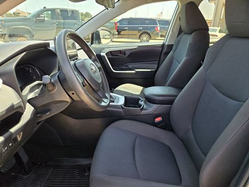 Used 2023 Toyota RAV4 LE FWD image 9