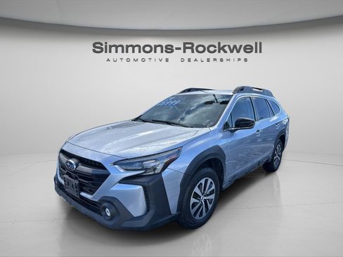 Used 2024 Subaru Outback Premium image 8