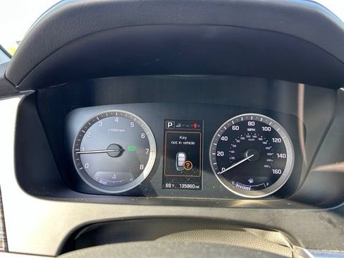 Used 2016 Hyundai Sonata Limited w/ Option Group 05 FWD image 16