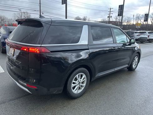 Used 2023 Kia Carnival LX image 6