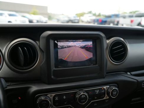 Used 2020 Jeep Gladiator Sport w/ Quick Order Package 24S AWD/4WD image 15
