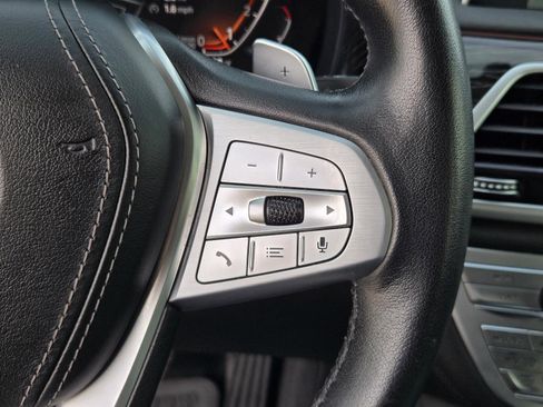 Used 2022 BMW 740i image 19