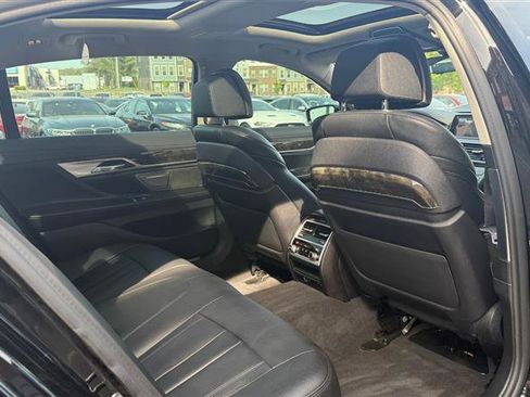 Used 2020 BMW 740i xDrive w/ Cold Weather Package image 31