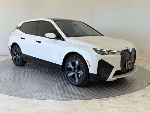 Certified 2024 BMW iX xDrive50 w/ Premium Package AWD/4WD image 7