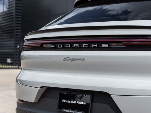Certified 2026 Porsche Cayenne Coupe image 16