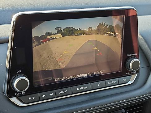 Used 2025 Nissan Rogue SV FWD image 17