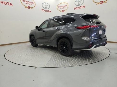 Used 2023 Toyota Highlander XSE FWD image 6