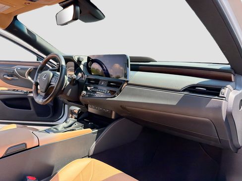 Certified 2024 Lexus ES 300h w/ Accessory Package (Z2) FWD image 5