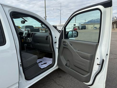 Used 2017 Nissan Frontier SV w/ SV Value Truck Package image 14