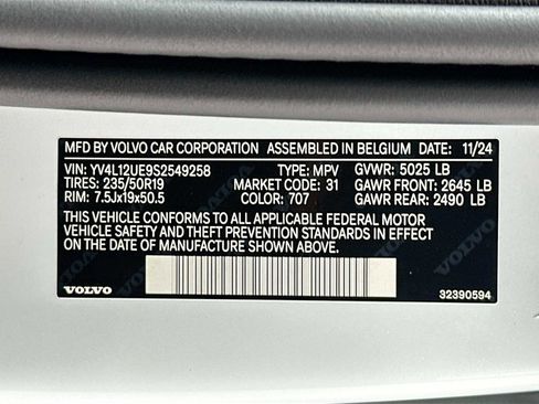 Used 2025 Volvo XC40 B5 Plus w/ Protection Package Premier image 28