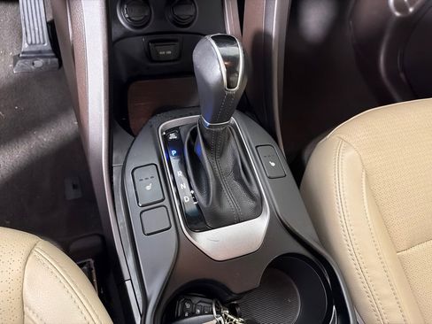 Used 2016 Hyundai Santa Fe AWD image 18