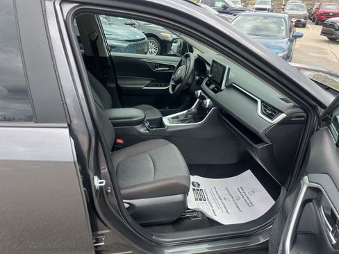 Used 2025 Toyota RAV4 XLE AWD/4WD image 14