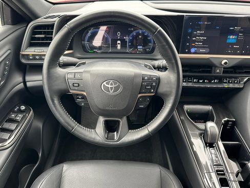 Certified 2025 Toyota Crown Signia XLE image 14