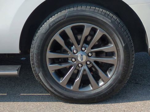 Used 2019 Ford Expedition Limited image 14