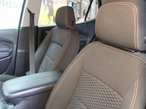 Used 2021 GMC Terrain SLE image 13