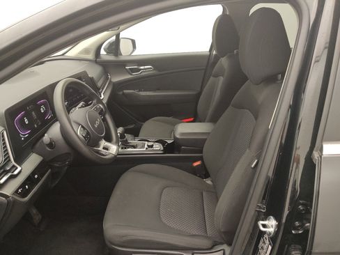 Used 2025 Kia Sportage LX AWD/4WD image 17