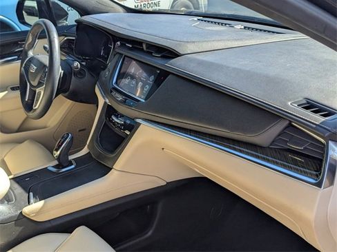 Used 2017 Cadillac XT5 FWD w/ LPO, Wheel Lock Package image 14