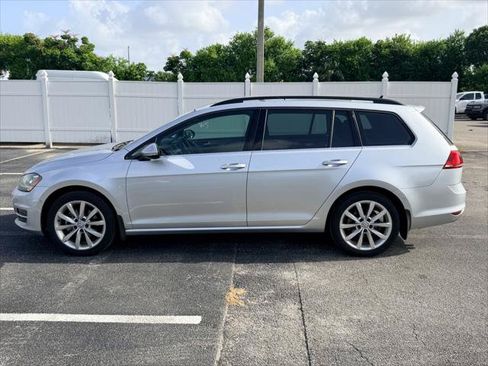 Used 2016 Volkswagen Golf SE w/ Lighting Package FWD image 3
