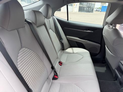 Used 2018 Toyota Camry SE w/ Moonroof Package FWD image 18