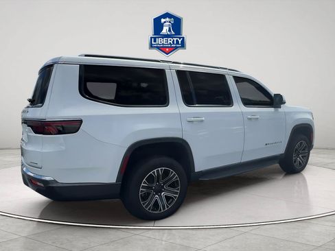 Used 2022 Jeep Wagoneer Series III AWD/4WD image 5