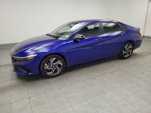 Used 2025 Hyundai Elantra Sport FWD image 2