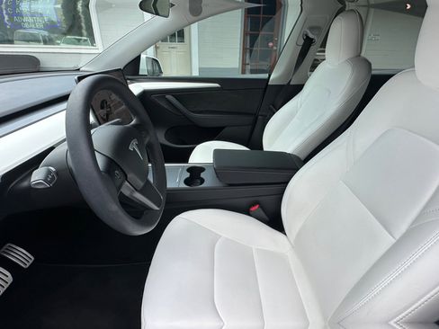 Used 2023 Tesla Model Y Performance image 13