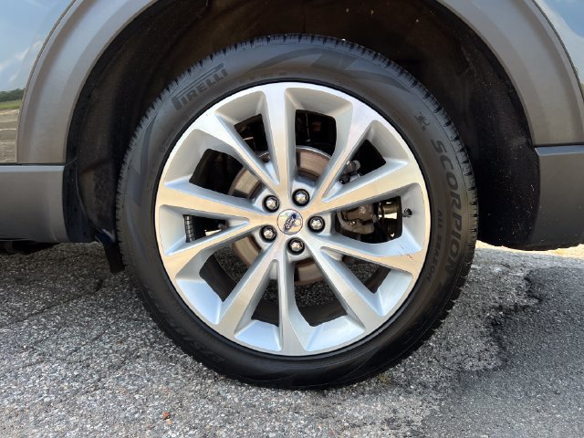Certified 2023 Ford Explorer Platinum w/ Technology Package AWD/4WD image 16