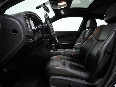 Used 2019 Dodge Charger SXT w/ Leather Interior Group image 12