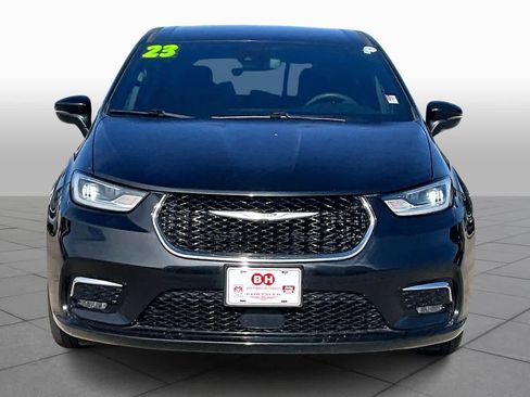 Used 2023 Chrysler Pacifica Touring image 4