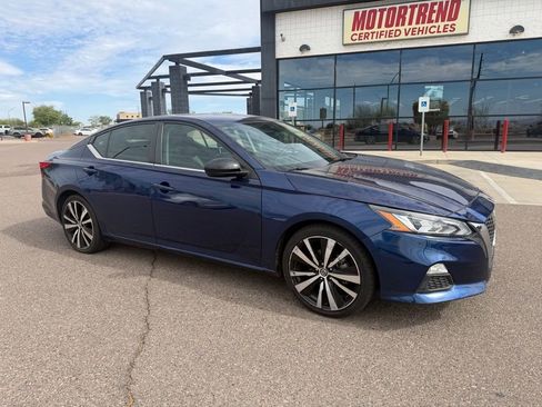 Used 2021 Nissan Altima 2.5 SR FWD image 2