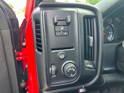 Used 2018 Chevrolet Silverado 1500 Custom w/ Custom Value Package AWD/4WD image 32