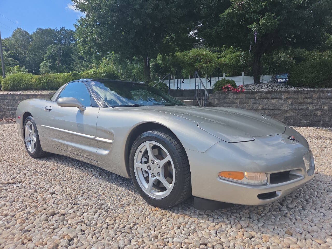 Used 2000 Chevrolet Corvette Coupe w/ Roof Pkg RWD image 1