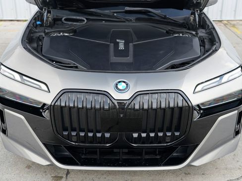 Used 2023 BMW i7 xDrive60 image 8