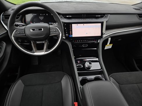 New 2026 Jeep Grand Cherokee Altitude AWD/4WD image 19