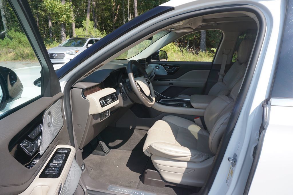 Used 2020 Lincoln Aviator Reserve w/ Equipment Group 202A AWD/4WD image 2