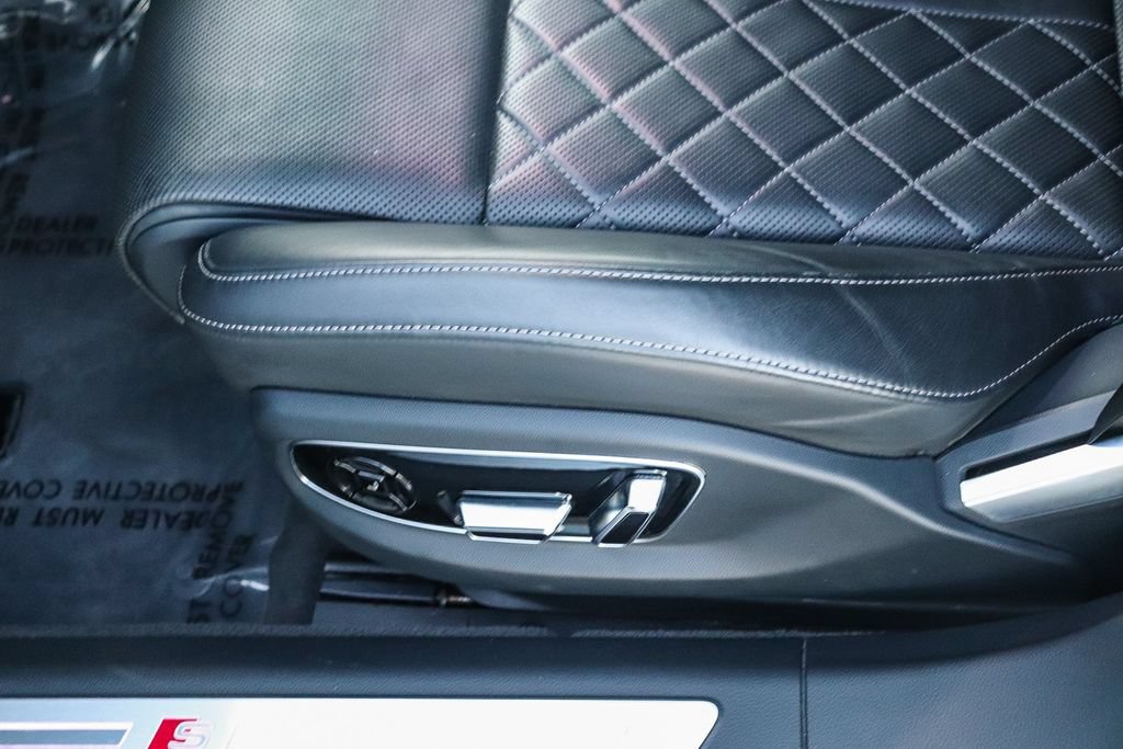 Used 2022 Audi S8 AWD/4WD image 25