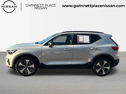 Used 2024 Volvo XC40 B5 Core image 8