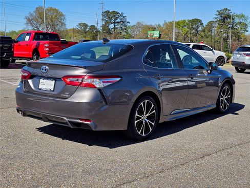 Used 2020 Toyota Camry SE FWD image 8