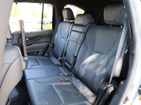 Used 2022 Lexus LX 600 4WD w/ Appearance Package image 39
